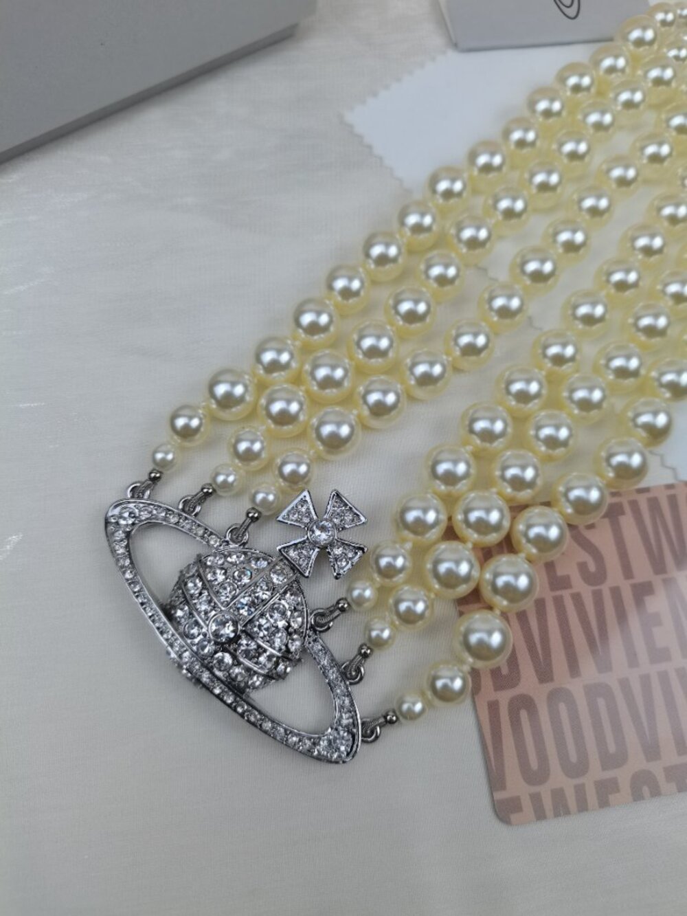 Vivienne Westwood Three Row Pearl Silver Bas Relief Choker - Picture 6 of 8